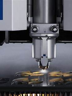 Präzise CNC-Technik für Sonderanfertigungen CNC-Bearbeitungszentrum mit Bürstenmodul für präzise Metallverarbeitung im Sonderbau